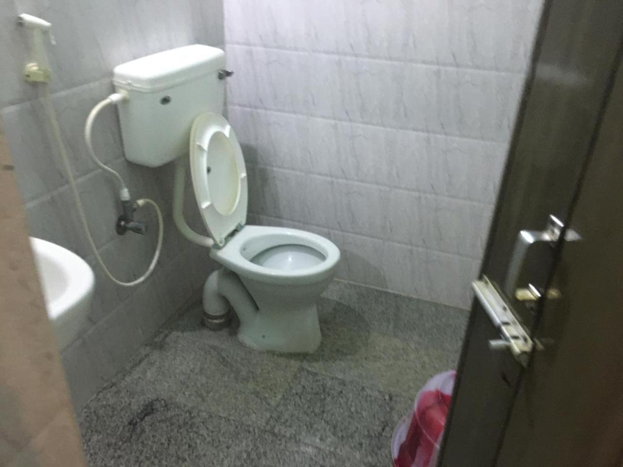 Valli Hotel Thanjavur Buitenkant foto